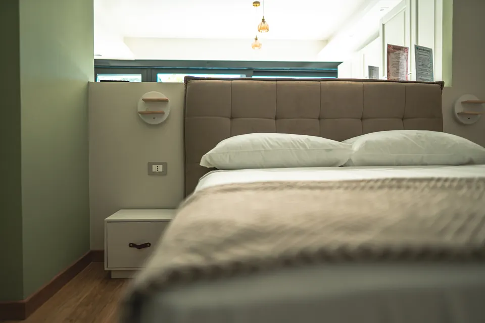 Acero: la camera con letto matrimoniale